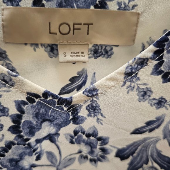 Loft Blue and White Floral Print Long Sleeve Blouse - Picture 3 of 3